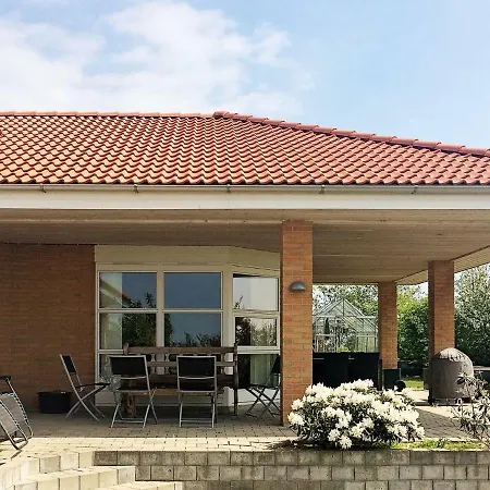 Ferienhaus Five Bedroom Holiday In Stora Sundby *
