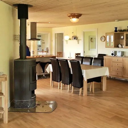 Ferienhaus Five Bedroom Holiday In Stora Sundby