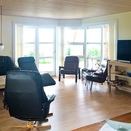 Five Bedroom Holiday In Stora Sundby Ferienhaus